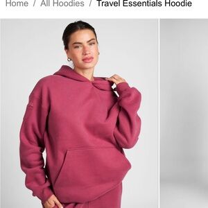 Comfrt Women's Travel Essentials Hoodie in Berry Size M